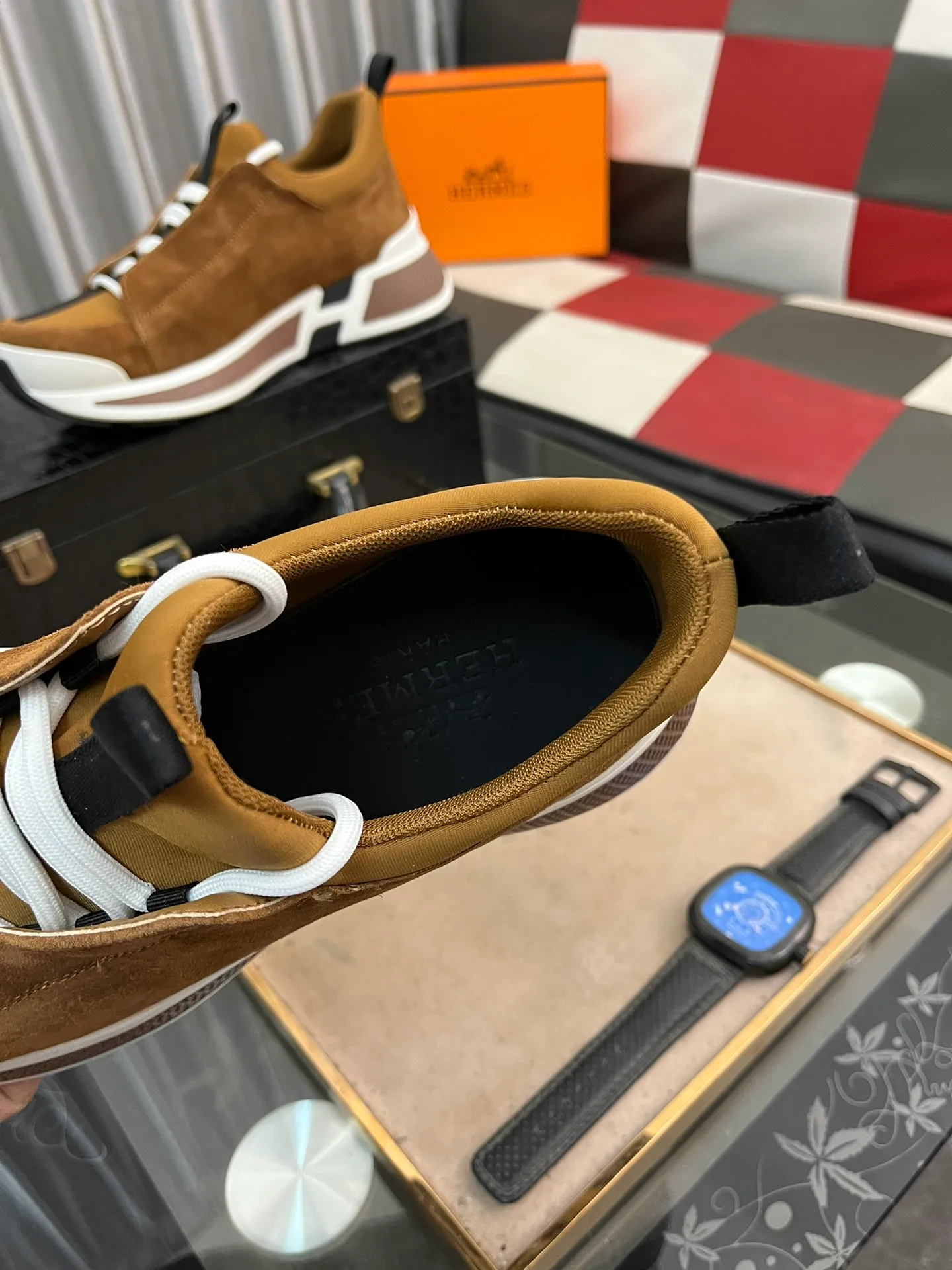 Men's shoes 💰: 560⌚️⌚️[Hermes] New sports shoes Hermès are the most comfortable shoes, no one else⃣️, they are very light on the feet and very good-looking, you will not feel tired when you go shopping and running around 👍 Very light and comfortable, extremely light, perfect for both sports and leisure! It’s up to you to choose, there’s always what you want~ Comes with a full set of packaging gift bags and invoices ✔️Fabric: imported first-layer cowhide ✔️Inner lining: breathable mesh ✔️Outsole: genuine leather bottom ✔️Size: Men 38-44 (45 custom-made) 5️⃣colors available